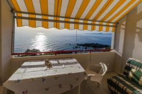 Fantastic studio, 2 min from the beach, sea view !